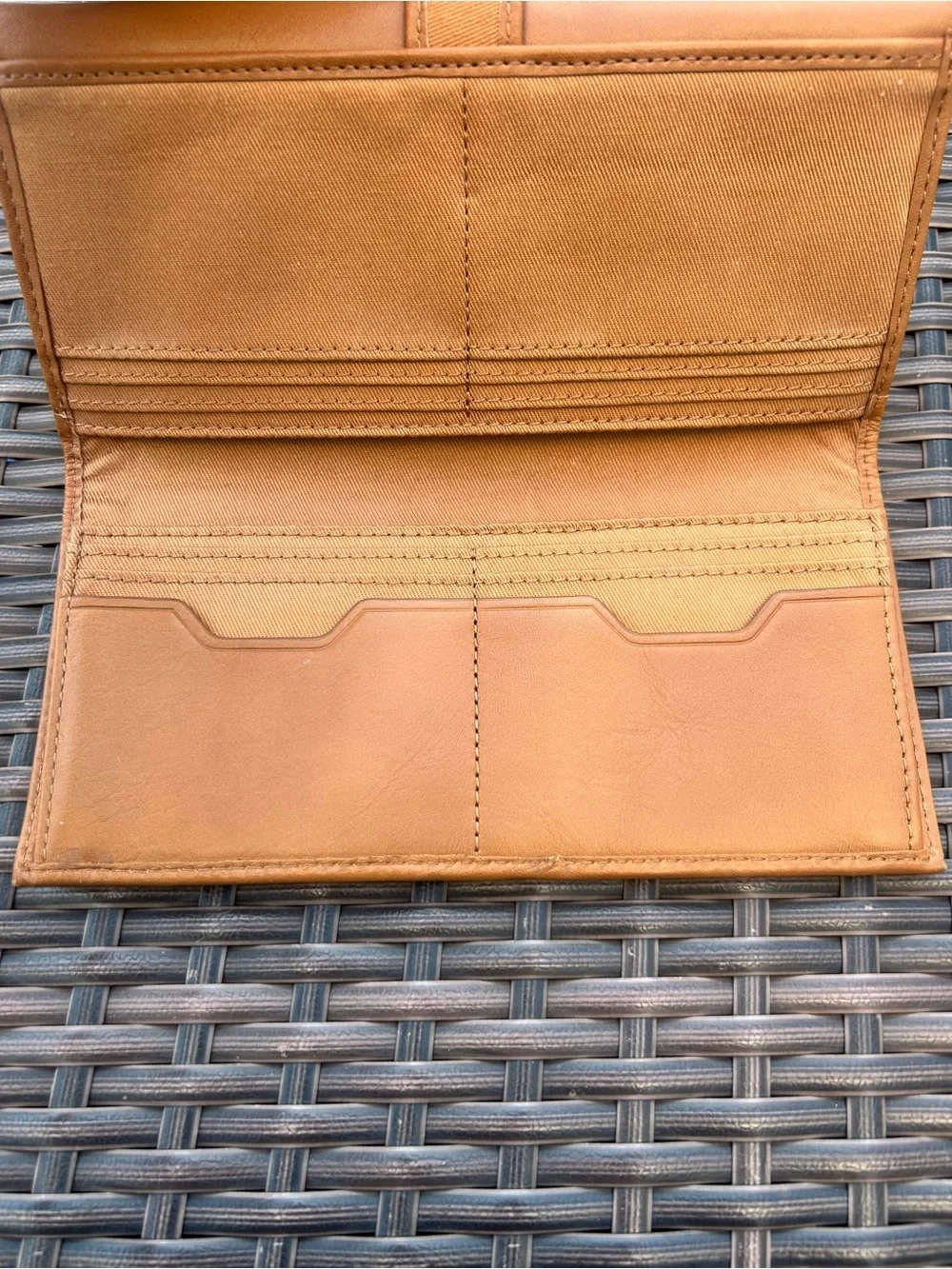Fossil Women's Leather checkbook style Wallet - Tan